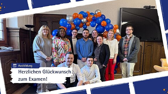 Zehn Auszubildende feiern ihren erfolgreichen Abschluss zur examinierten Pflegefachkraft