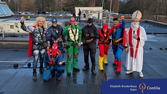 Superhelden und Nikolaus bringen Freude in die Kinderklinik des Ellis 