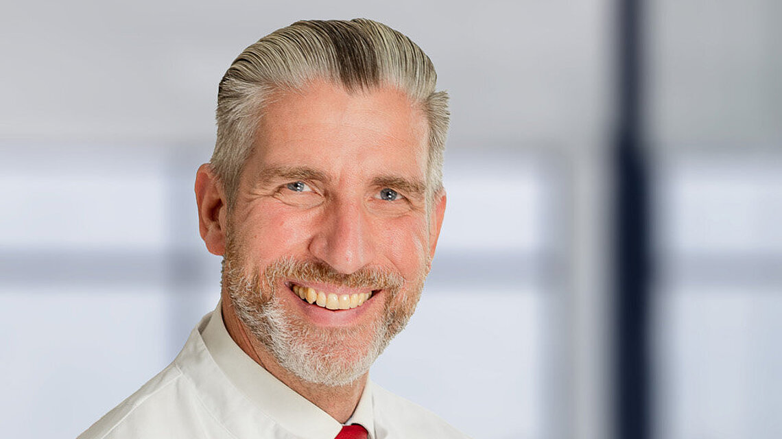 Dr. Michael Jakob, Chefchirurg am St. Marien-Hospital Mülheim an der Ruhr. Foto: Team Köhring, SMH.