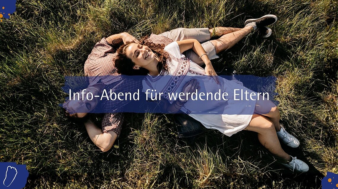 Werdende Eltern informieren sich über die Geburt im Elli