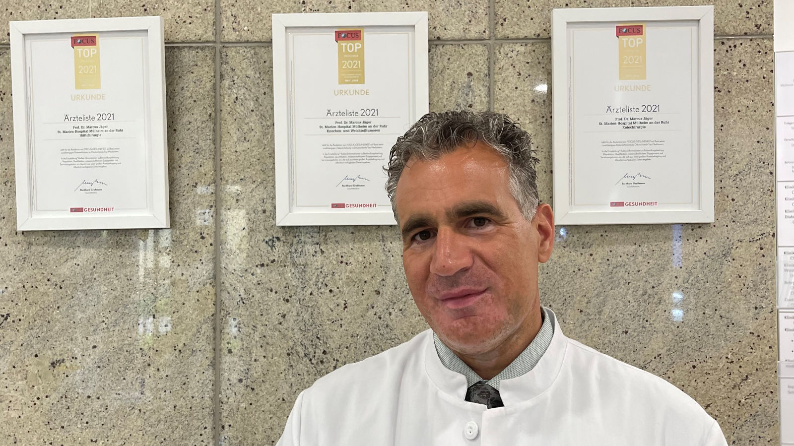 Prof. Dr. Marcus Jäger wurde für seine Leistungen als Operateur/Behandler von Hüfte, Knie sowie speziellen Tumoren in die Focus-Bestenliste der Ärzt:innen in Deutschland gewählt. Foto: SMH, Katharina Landorff